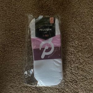 New WOMENS peloton socks in package